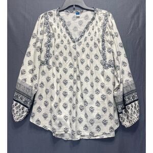 Old Navy peasant blouse with a black and white floral print boho cottage
